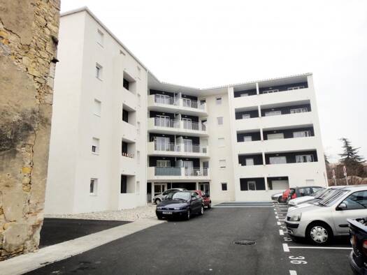 Appartement à louer 496 € 3 pièces 2 chambres 66 m² 3ème étage Sud Pont-Saint-Esprit 30130