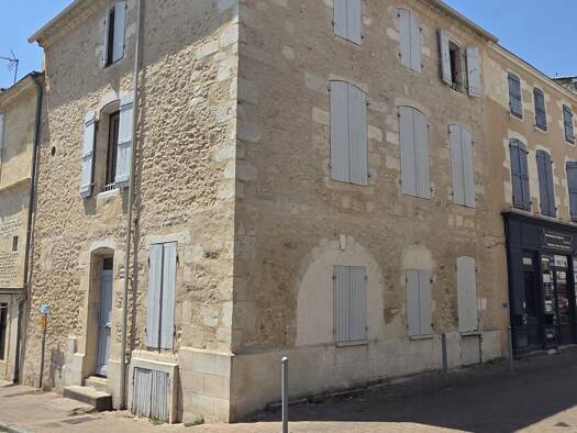 Immeuble à vendre 245 000 € 150 m² Blaye 33390