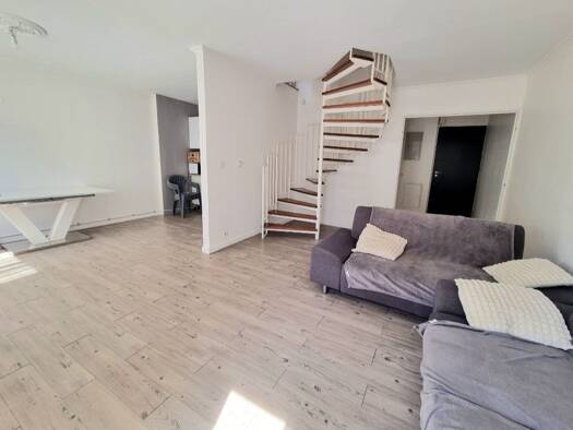Maison à vendre 279 000 € 7 pièces 4 chambres 109 m² 192 m² de terrain Centre Lisses 91090