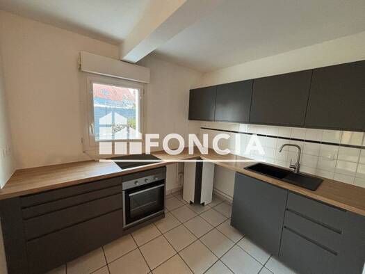Appartement à louer 800 € 3 pièces 2 chambres 68,4 m² RDC Louis Xi La Riche 37520