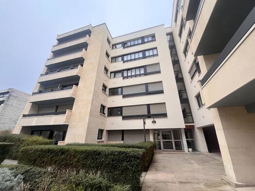 Appartement à louer 900 € 2 pièces 1 chambre 47 m² RDC/5 Hôtel de Ville-Bel Air Franconville 95130