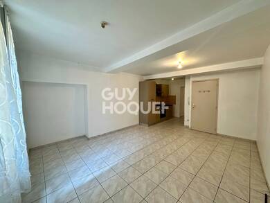 Appartement à louer 670 € 3 pièces 2 chambres 46 m² Étage 1/3 Saint Maximin la Sainte Baume 83470