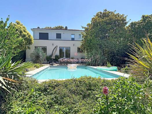 Maison à vendre 397 000 € 7 pièces 5 chambres 200 m² 1 289 m² de terrain Centre et Est Gond-Pontouvre 16160