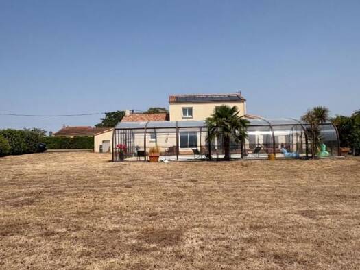 Maison à vendre 486 920 € 7 pièces 4 chambres 160 m² 8 477 m² de terrain Saint-Hilaire-de-Clisson 44190