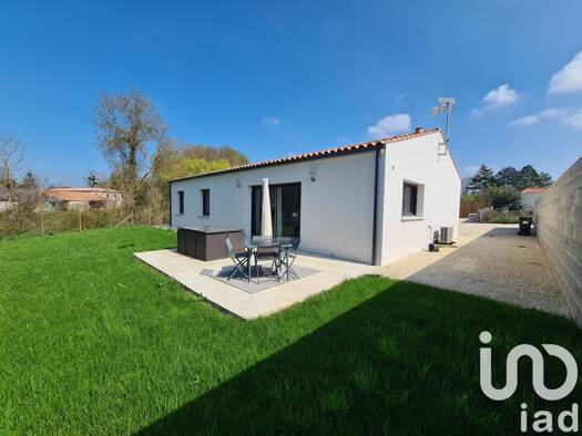 Maison à vendre 261 900 € 4 pièces 3 chambres 94 m² 750 m² de terrain Romegoux 17250