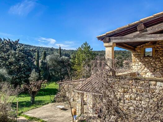 Ferme à vendre 790 000 € 7 pièces 4 chambres 185 m² 4 039 m² de terrain Uzes 30700