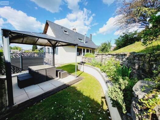 Maison à vendre 167 200 € 5 pièces 2 chambres 115 m² 1 776 m² de terrain Ussel 19200