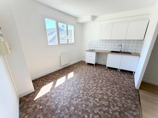 Appartement à louer 595 € 1 pièce 26 m² 2ème étage Bonneville Méry-sur-Oise 95540