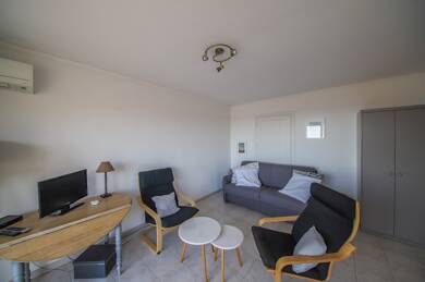 Appartement à louer 580 € 1 pièce 33 m² Dernier étage, Étage 6/6 Centre Ville Ancien Bastia 20200