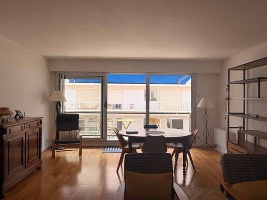 Appartement à louer 1 350 € 3 pièces 2 chambres 84 m² Étage 3/4 Nansouty - Saint Genès Bordeaux 33000