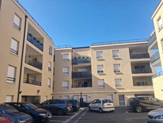 Appartement à louer 720 € 2 pièces 1 chambre 39 m² Nord Jassans-Riottier 01480