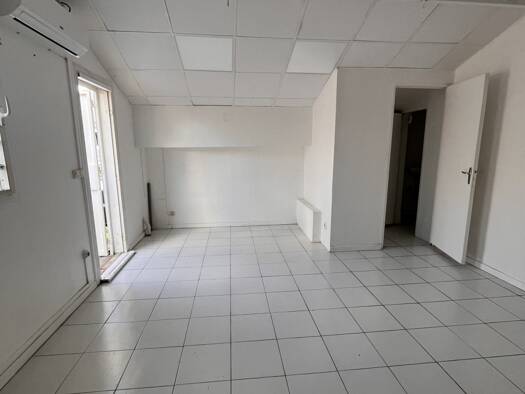 Local commercial à louer 550 € 35 m² de surface de vente Les Abymes 97139