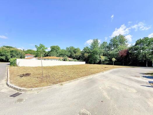 Terrain constructible viabilisé à vendre 449 000 € 1 033 m² de terrain Glaciere-Parme-Brindos-Sutar-Aritxague Anglet 64600