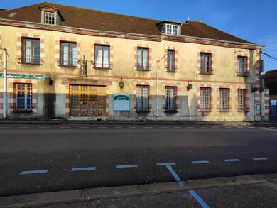 Immeuble à vendre 214 000 € 700 m² Longny les Villages 61290
