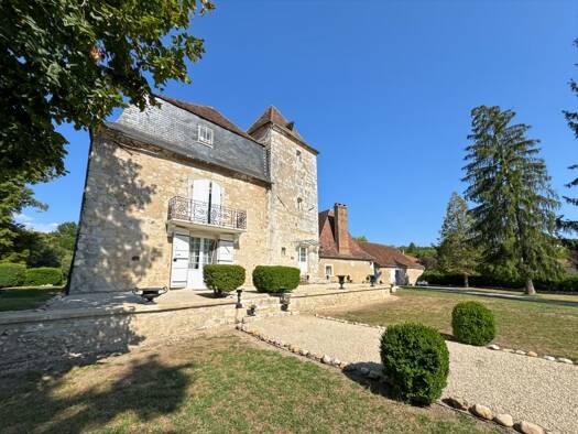 Château à vendre 503 500 € 13 pièces 8 chambres 396 m² 4 230 m² de terrain Saint-Crépin-d'Auberoche 24330