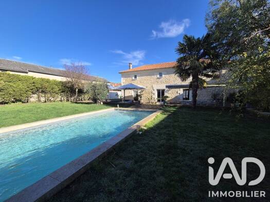 Maison à vendre 389 000 € 10 pièces 9 chambres 290,5 m² 1 374 m² de terrain Sainte-Verge 79100