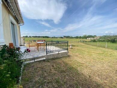 Maison de plain-pied à vendre 149 800 € 4 pièces 2 chambres 58 m² 796 m² de terrain Blaye 33390