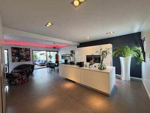 Maison à vendre 890 000 € 7 pièces 4 chambres 221,05 m² 630 m² de terrain La Meth Osny 95520