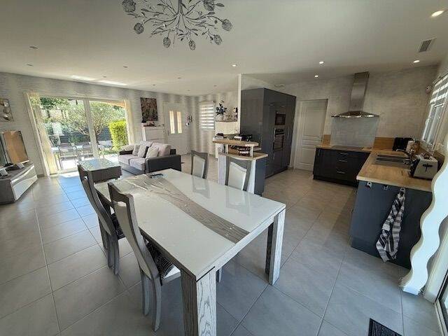 Maison à vendre, 110m², SAINT LAURENT DES ARBRES