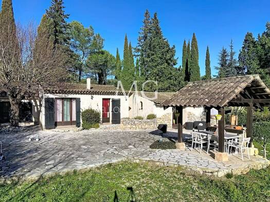 Maison de plain-pied à vendre 695 000 € 4 pièces 2 chambres 110 m² 1 298 m² de terrain Valmasque-Notre Dame de Vie Mougins 06250