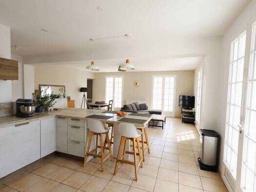 Maison à vendre 310 000 € 5 pièces 4 chambres 125 m² 490 m² de terrain La Beaume-Avant Garde Rochefort 17300