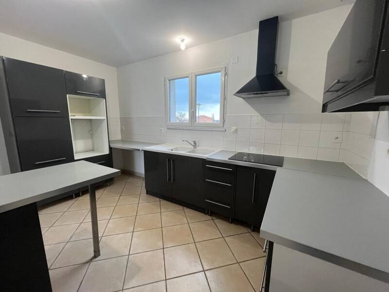 Maison à louer, 105m², VILLENEUVE LA COMPTAL