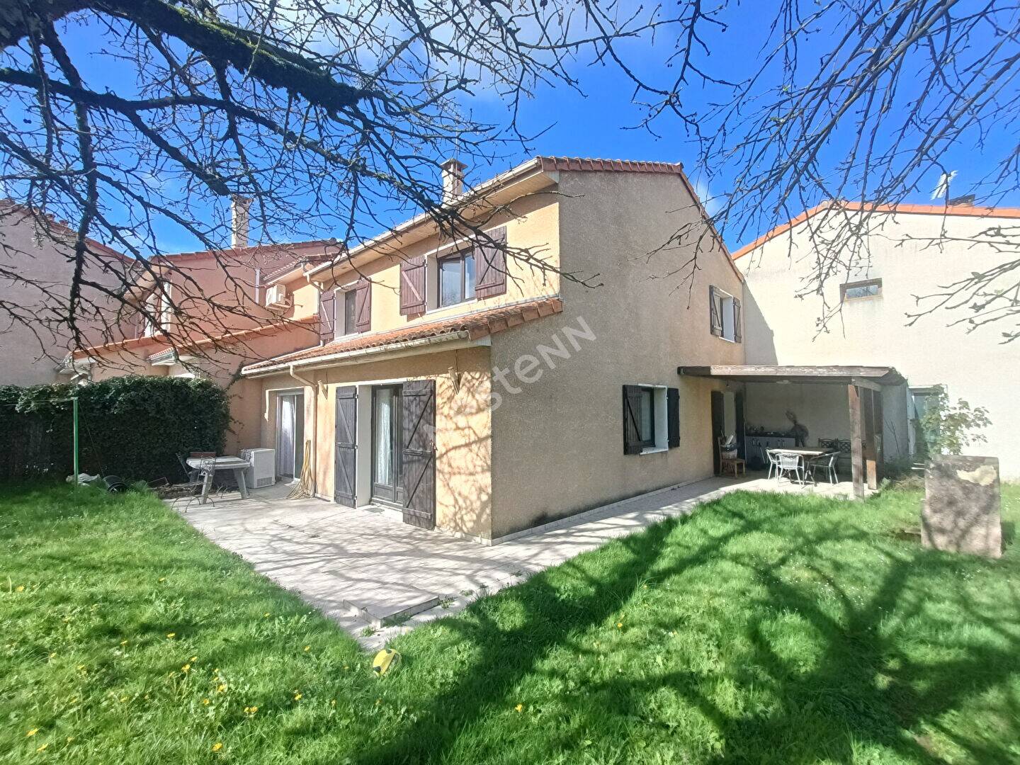 Maison à vendre, 121m², SAINT PIERRE DE CHANDIEU