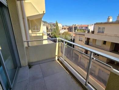 Appartement à louer 960 € 3 pièces 2 chambres 54 m² 3ème étage Grasse 06130