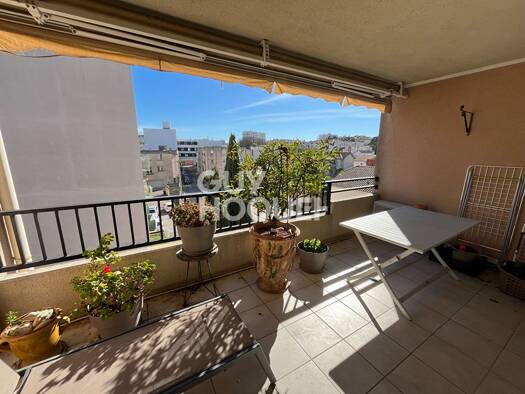Appartement à vendre 250 000 € 4 pièces 3 chambres 88 m² Étage 3/4 Jardins de la Fontaine Nîmes 30900