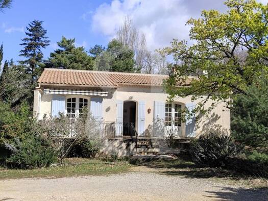 Maison de plain-pied à vendre 243 000 € 3 pièces 2 chambres 109 m² 7 000 m² de terrain Visan 84820