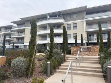 Appartement à louer 1 109 € 3 pièces 2 chambres 60 m² Dernier étage, Étage 3/3 Grasse 06130