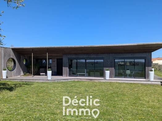 Maison à vendre 321 000 € 4 pièces 3 chambres 118 m² 1 300 m² de terrain Verrieres 16130