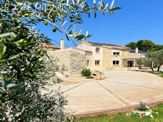 Mas à vendre 750 000 € 6 pièces 4 chambres 192 m² 4 846 m² de terrain Aérodrome Nîmes 30000