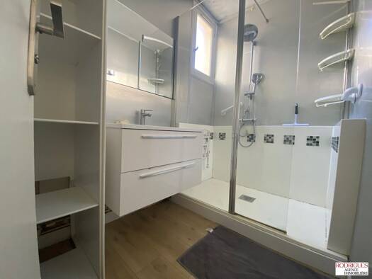 Appartement à vendre 123 600 € 5 pièces 4 chambres 89 m² Étage 6/6 Poitiers 86000