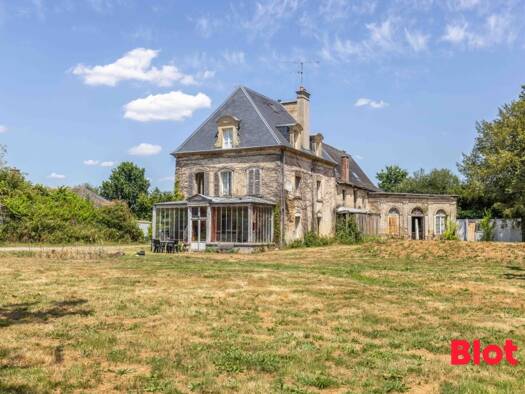 Château à vendre 602 620 € 12 pièces 8 chambres 400 m² 17 000 m² de terrain Le Rheu 35650