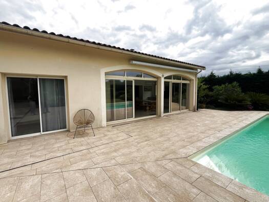 Villa à vendre 655 000 € 7 pièces 5 chambres 222 m² 2 895 m² de terrain Lagrave-Le Bourg 33440