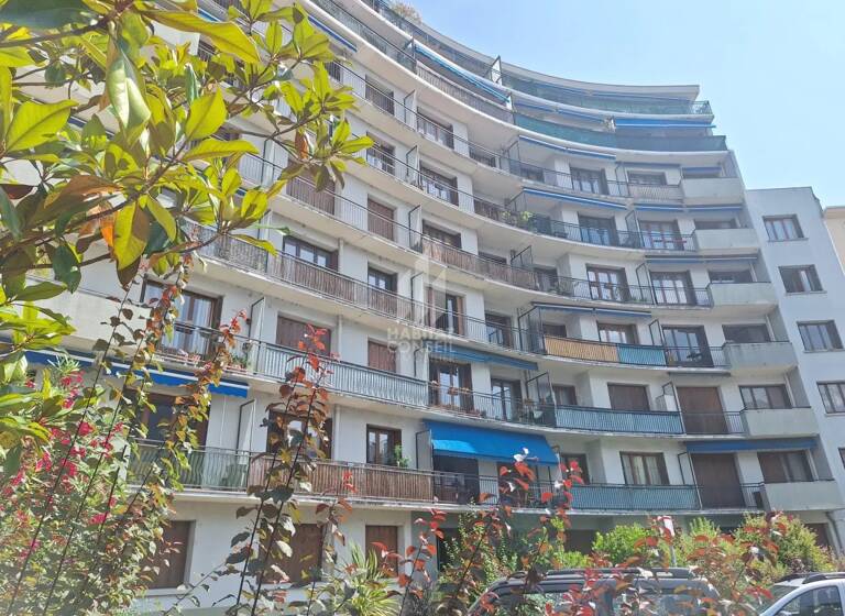 Appartement à vendre 149 000 € 3 pièces 2<br/>chambres 60,2 m²<br/>superficie 3ème<br/>étage Abry Grenoble 38000