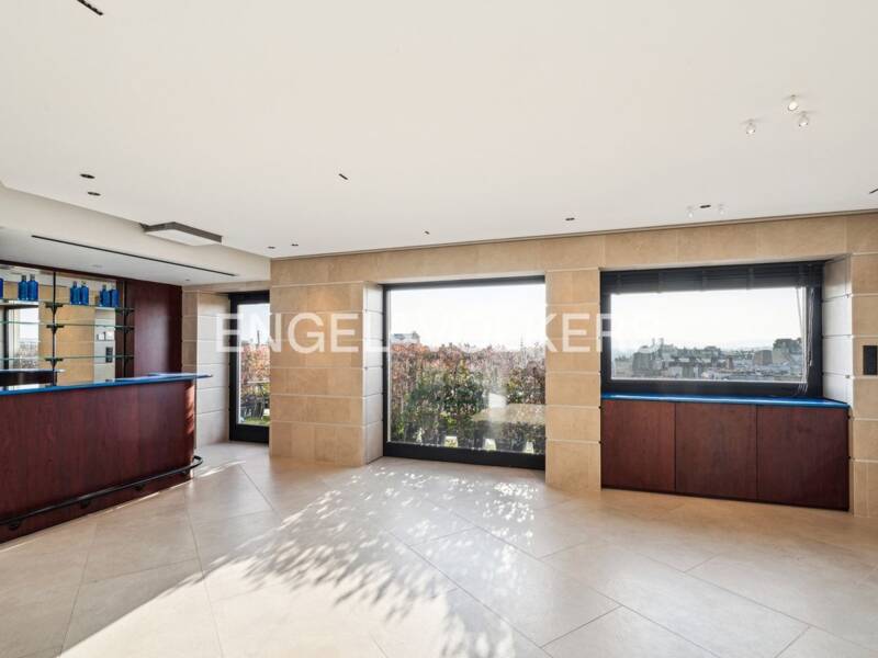 Maison à louer, 141m², PARIS 16E