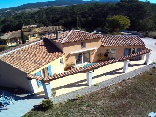 Maison à vendre 630 000 € 4 pièces 3 chambres 133 m² 2 900 m² de terrain Pierrefeu-du-Var 83390