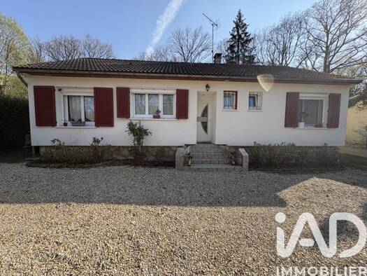 Maison de plain-pied à vendre 169 900 € 4 pièces 2 chambres 91 m² 893 m² de terrain Bazoches-sur-le-Betz 45210