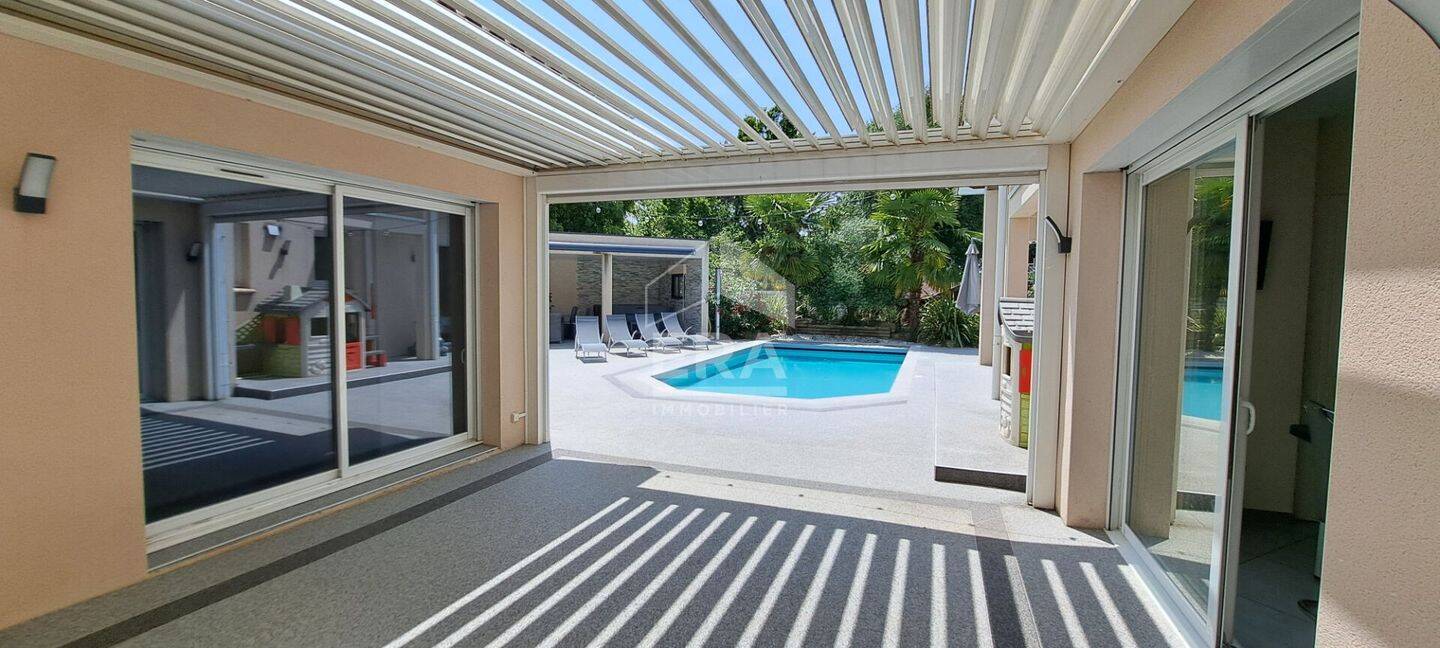 Maison à vendre, 210m², SAINT MAURICE DE GOURDANS