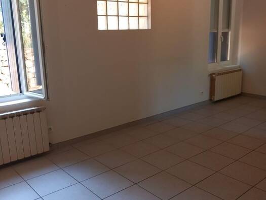 Appartement à louer - logement étudiant 520 € 1 pièce 45 m² RDC/1 Saint-Hippolyte-du-Fort 30170