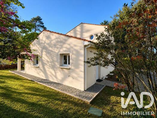 Maison à vendre 345 000 € 6 pièces 4 chambres 100 m² 502 m² de terrain Meschers-sur-Gironde 17132