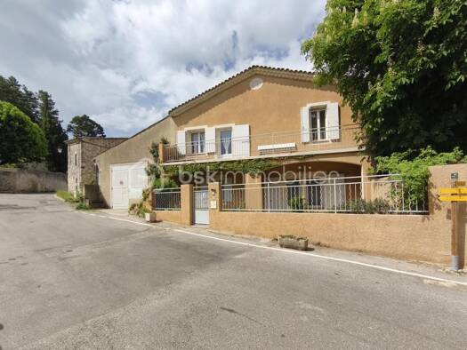 Maison à vendre 239 900 € 7 pièces 4 chambres 167 m² Reillanne 04110