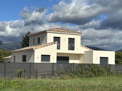 Villa à vendre 410 000 € 6 pièces 4 chambres 140 m² 550 m² de terrain Est Valréas 84600