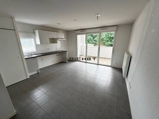 Appartement à vendre 190 000 € 3 pièces 2 chambres 59 m² 1er étage Bas Cenon-cours Victor Hugo-Gambetta Cenon 33150