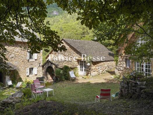 Propriété à vendre 689 000 € 10 pièces 7 chambres 184 m² 89 581 m² de terrain Ispagnac 48320