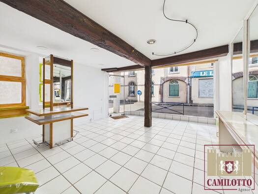 Local commercial à vendre 73 000 € 56 m² de surface de vente Nogent-le-Roi 28210