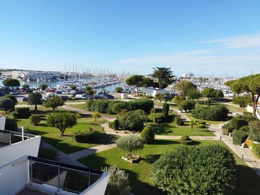 Appartement à louer 830 € 2 pièces 1 chambre 37 m² 3ème étage Le Grau du Roi 30240