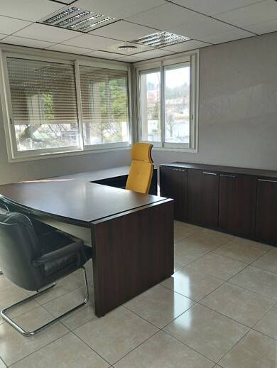 Local commercial à louer 2 450 € 153 m² de surface de vente La Gaude 06610